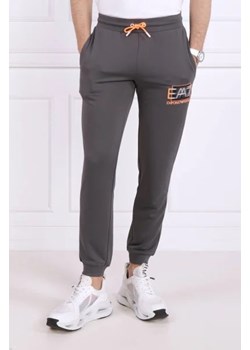 EA7 Spodnie dresowe | Regular Fit ze sklepu Gomez Fashion Store w kategorii Spodnie męskie - zdjęcie 172962829