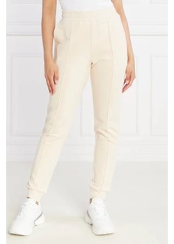 EA7 Spodnie dresowe | Regular Fit ze sklepu Gomez Fashion Store w kategorii Spodnie damskie - zdjęcie 172963099