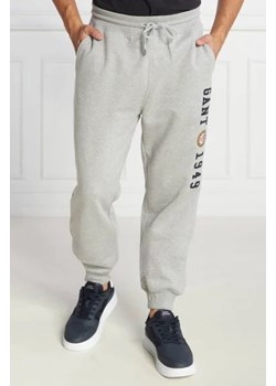 Gant Spodnie dresowe CREST | Regular Fit ze sklepu Gomez Fashion Store w kategorii Spodnie męskie - zdjęcie 172963498