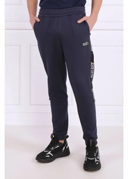 EA7 Spodnie dresowe | Regular Fit ze sklepu Gomez Fashion Store w kategorii Spodnie męskie - zdjęcie 172964267