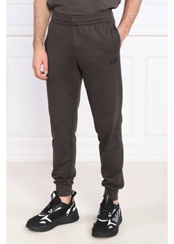 EA7 Spodnie dresowe | Regular Fit ze sklepu Gomez Fashion Store w kategorii Spodnie męskie - zdjęcie 172964279