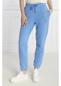 Tommy Hilfiger Spodnie dresowe | Regular Fit ze sklepu Gomez Fashion Store w kategorii Spodnie damskie - zdjęcie 172965546