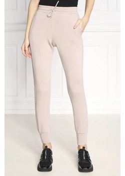 GUESS ACTIVE Spodnie dresowe ALLIE | Regular Fit ze sklepu Gomez Fashion Store w kategorii Spodnie damskie - zdjęcie 172968179