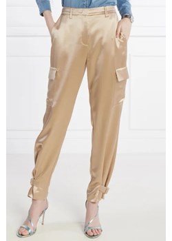 GUESS Satynowe spodnie | Regular Fit ze sklepu Gomez Fashion Store w kategorii Spodnie damskie - zdjęcie 172969658
