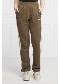 GUESS ACTIVE Spodnie dresowe BRANDIE | Relaxed fit ze sklepu Gomez Fashion Store w kategorii Spodnie damskie - zdjęcie 172970347
