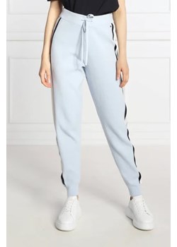 Tommy Hilfiger Spodnie dresowe | Regular Fit ze sklepu Gomez Fashion Store w kategorii Spodnie damskie - zdjęcie 172970635