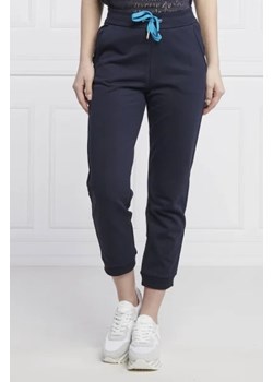 Armani Exchange Spodnie dresowe | Regular Fit ze sklepu Gomez Fashion Store w kategorii Spodnie damskie - zdjęcie 172973245