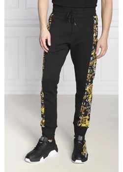 Versace Jeans Couture Spodnie dresowe | Regular Fit ze sklepu Gomez Fashion Store w kategorii Spodnie męskie - zdjęcie 172973369