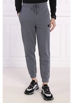 HUGO Spodnie dresowe Dimacs | Relaxed fit ze sklepu Gomez Fashion Store w kategorii Spodnie męskie - zdjęcie 172973809