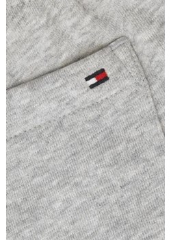 Tommy Hilfiger Spodnie dresowe | Regular Fit ze sklepu Gomez Fashion Store w kategorii Spodnie chłopięce - zdjęcie 172974319
