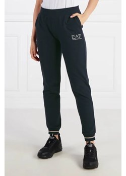 EA7 Spodnie dresowe | Slim Fit ze sklepu Gomez Fashion Store w kategorii Spodnie damskie - zdjęcie 172975636