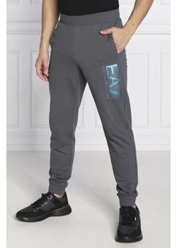 EA7 Spodnie dresowe | Regular Fit ze sklepu Gomez Fashion Store w kategorii Spodnie męskie - zdjęcie 172981089