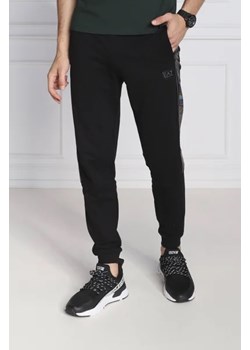 EA7 Spodnie dresowe | Regular Fit ze sklepu Gomez Fashion Store w kategorii Spodnie męskie - zdjęcie 172981756