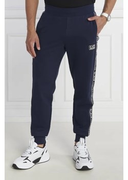 EA7 Spodnie dresowe | Regular Fit ze sklepu Gomez Fashion Store w kategorii Spodnie męskie - zdjęcie 172981935