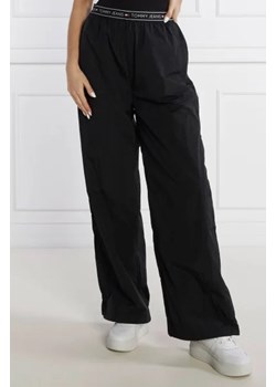 Tommy Jeans Spodnie BAGGY TAPING | Loose fit ze sklepu Gomez Fashion Store w kategorii Spodnie damskie - zdjęcie 172982466