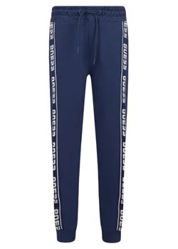 GUESS ACTIVE Spodnie dresowe | Regular Fit ze sklepu Gomez Fashion Store w kategorii Spodnie chłopięce - zdjęcie 172984876