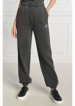 HUGO Spodnie dresowe Njola | Regular Fit ze sklepu Gomez Fashion Store w kategorii Spodnie damskie - zdjęcie 172986326