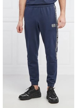 EA7 Spodnie dresowe | Regular Fit ze sklepu Gomez Fashion Store w kategorii Spodnie męskie - zdjęcie 172988868