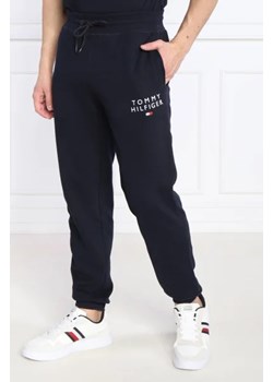 Tommy Hilfiger Spodnie dresowe | Regular Fit ze sklepu Gomez Fashion Store w kategorii Spodnie męskie - zdjęcie 172989169
