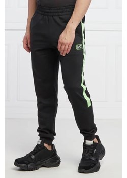 EA7 Spodnie dresowe | Regular Fit ze sklepu Gomez Fashion Store w kategorii Spodnie męskie - zdjęcie 172989189