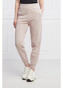 Tommy Hilfiger Spodnie dresowe | Relaxed fit ze sklepu Gomez Fashion Store w kategorii Spodnie damskie - zdjęcie 172989785