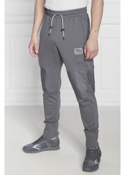 EA7 Spodnie dresowe | Regular Fit ze sklepu Gomez Fashion Store w kategorii Spodnie męskie - zdjęcie 172990029