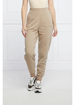 Tommy Hilfiger Spodnie dresowe | Regular Fit ze sklepu Gomez Fashion Store w kategorii Spodnie damskie - zdjęcie 172990895