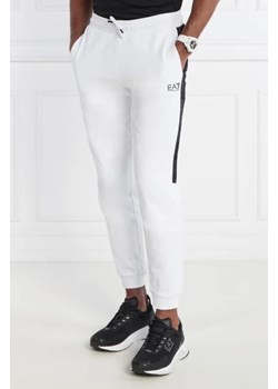 EA7 Spodnie dresowe | Regular Fit ze sklepu Gomez Fashion Store w kategorii Spodnie męskie - zdjęcie 172994296