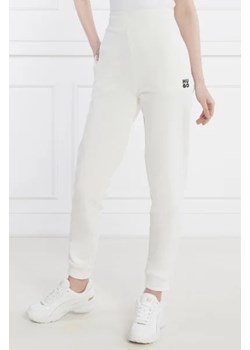 HUGO Spodnie dresowe Nelfinia | Regular Fit ze sklepu Gomez Fashion Store w kategorii Spodnie damskie - zdjęcie 172995029