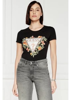 GUESS T-shirt TRIANGLE FLOWERS | Regular Fit ze sklepu Gomez Fashion Store w kategorii Bluzki damskie - zdjęcie 173009828