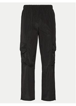 Rains Spodnie materiałowe Kano Pants Regular 19200 Czarny Regular Fit ze sklepu MODIVO w kategorii Spodnie damskie - zdjęcie 173010795