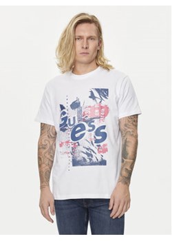 Guess T-Shirt M4YI02 I3Z14 Biały Regular Fit ze sklepu MODIVO w kategorii T-shirty męskie - zdjęcie 173010845