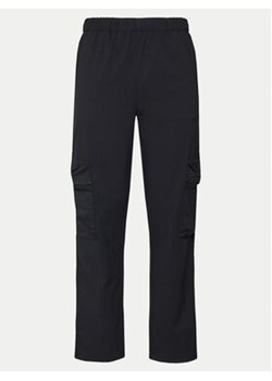 Rains Spodnie materiałowe Tomar Pants Regular 19300 Czarny Regular Fit ze sklepu MODIVO w kategorii Spodnie damskie - zdjęcie 173010999