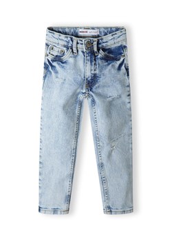 Jasnoniebieskie chłopięce spodnie jeansowe z przetarciami ze sklepu 5.10.15 w kategorii Spodnie chłopięce - zdjęcie 173013305