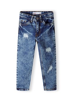 Ciemnoniebieskie spodnie jeansowe z przetarciami dla chłopca ze sklepu 5.10.15 w kategorii Spodnie chłopięce - zdjęcie 173013397