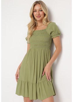 Zielona Rozkloszowana Sukienka Bawełniana z Marszczonym Dekoltem i Falbankami Dimesia ze sklepu Born2be Odzież w kategorii Sukienki - zdjęcie 173020535