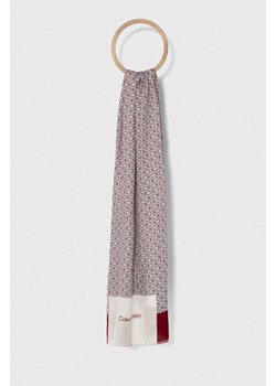 Calvin Klein szal damski kolor bordowy wzorzysty ze sklepu ANSWEAR.com w kategorii Szaliki i chusty damskie - zdjęcie 173021175