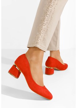 Czerwone czółenka na słupku Gretta V3 ze sklepu Zapatos w kategorii Czółenka - zdjęcie 173031417