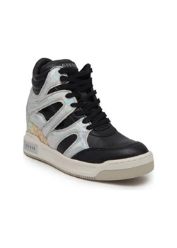 Guess Sneakersy LISA | z dodatkiem skóry ze sklepu Gomez Fashion Store w kategorii Buty sportowe damskie - zdjęcie 173048617
