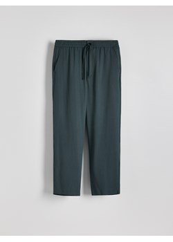 Reserved - Spodnie loose fit lyocellu - morski ze sklepu Reserved w kategorii Spodnie męskie - zdjęcie 173117637