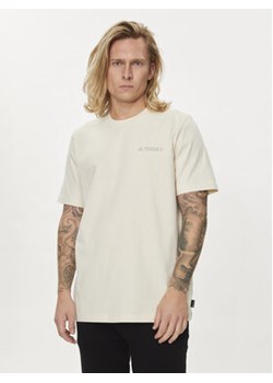 adidas T-Shirt Graphic IS0287 Écru Regular Fit ze sklepu MODIVO w kategorii T-shirty męskie - zdjęcie 173119876