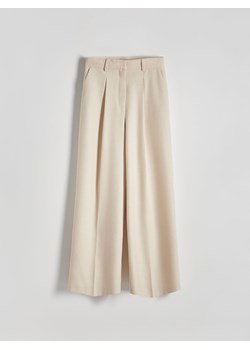 Reserved - Spodnie z kantem - beżowy ze sklepu Reserved w kategorii Spodnie damskie - zdjęcie 173126806