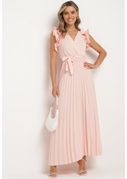 Różowa Sukienka z Kopertowym Dekoltem i Falbanką z Gumką w Talii i Materiałowym Paskiem Tiamaraya ze sklepu Born2be Odzież w kategorii Sukienki - zdjęcie 173127467
