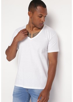 Biała Klasyczna Koszulka z Trójkątnym Dekoltem i Krótkim Rękawem Vorffa ze sklepu Born2be Odzież w kategorii T-shirty męskie - zdjęcie 173129049