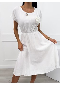 Kremowa Sukienka z Ozdobną Broszką ze sklepu ModnaKiecka.pl w kategorii Sukienki - zdjęcie 173131575