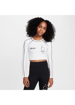 Dziewczęca krótka koszulka z długim rękawem Nike Sportswear - Biel ze sklepu Nike poland w kategorii Bluzki damskie - zdjęcie 173136135