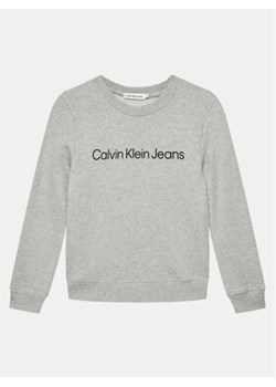 Calvin Klein Jeans Bluza IU0IU00581 Szary Regular Fit ze sklepu MODIVO w kategorii Bluzy dziewczęce - zdjęcie 173138417