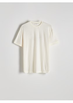 Reserved - Strukturalny t-shirt regular fit - złamana biel ze sklepu Reserved w kategorii T-shirty męskie - zdjęcie 173140126