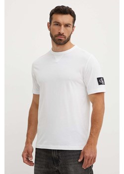 Calvin Klein Jeans t-shirt bawełniany męski kolor beżowy gładki J30J323484 ze sklepu ANSWEAR.com w kategorii T-shirty męskie - zdjęcie 173140895