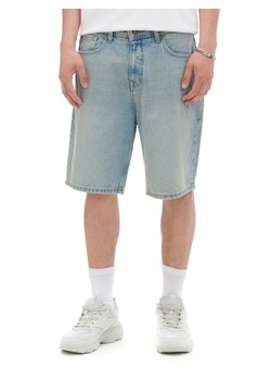 Cropp - Jasne jeansowe szorty loose - niebieski ze sklepu Cropp w kategorii Spodenki męskie - zdjęcie 173276745